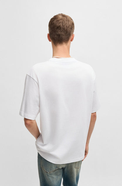 Franela cuello redondo con logo en parche