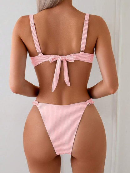 Bikini con decoración de dobladillo fruncido y rayas