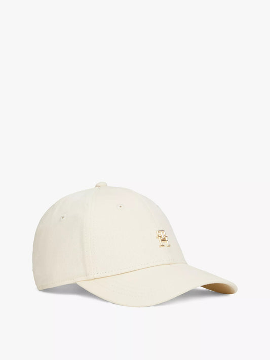 Gorra con logo en broche