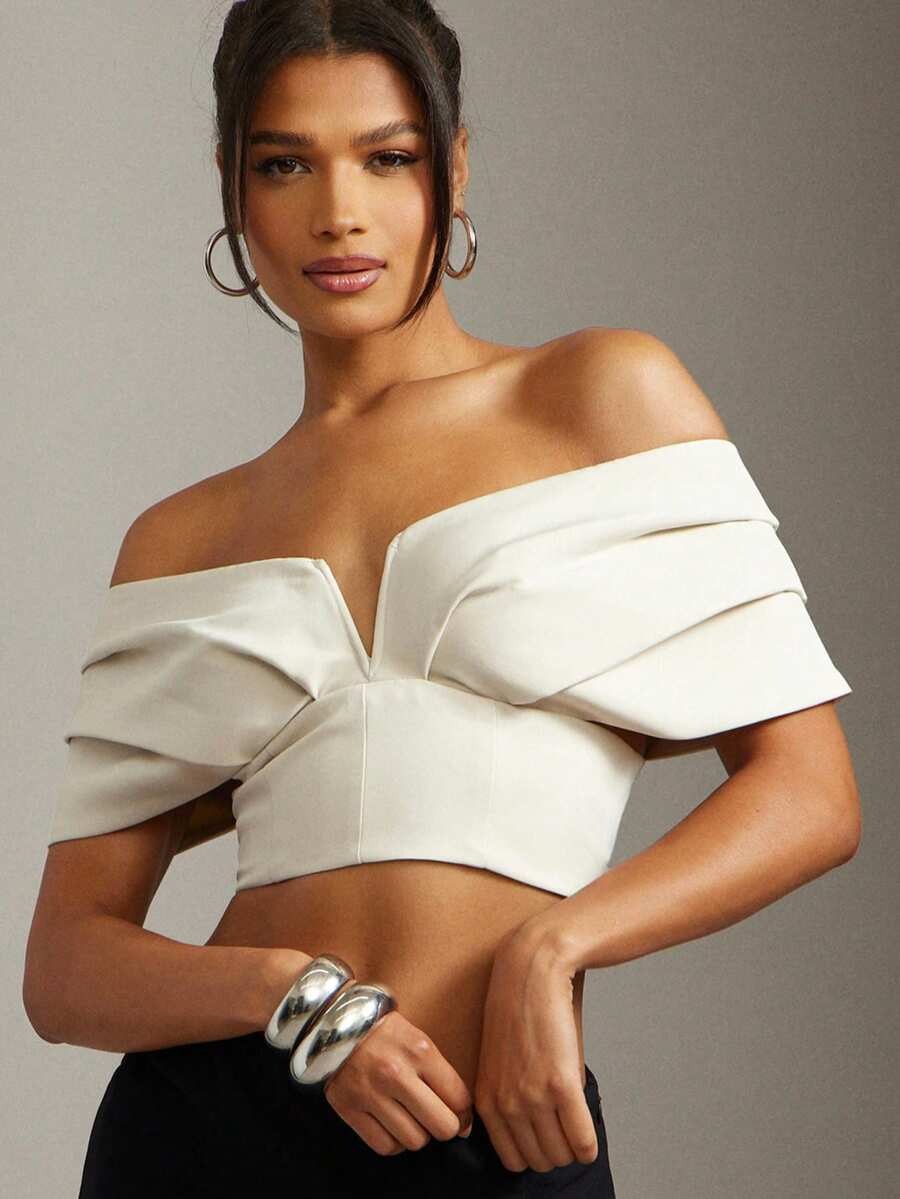 Top corto con hombros descubiertos elegante