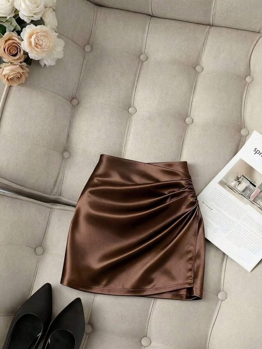 Falda mini ajustada con pliegues