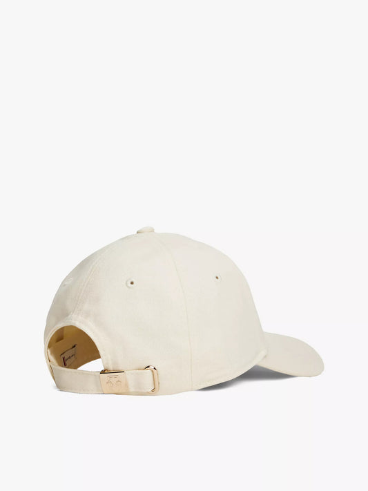 Gorra con logo en broche