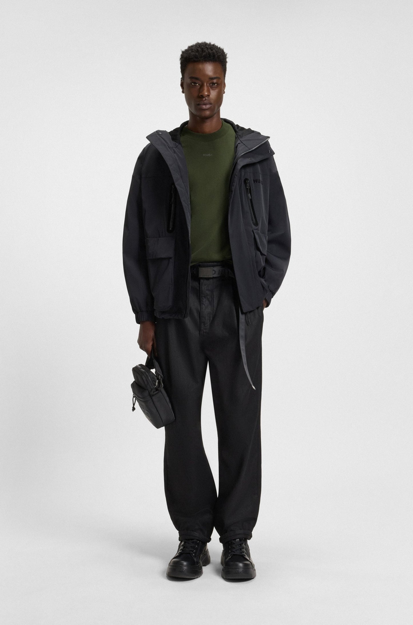 Franela holgada con logo estampado central