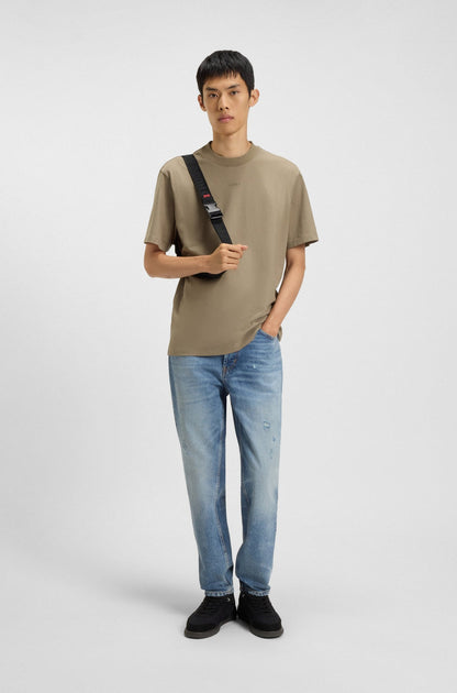 Franela holgada con logo estampado central