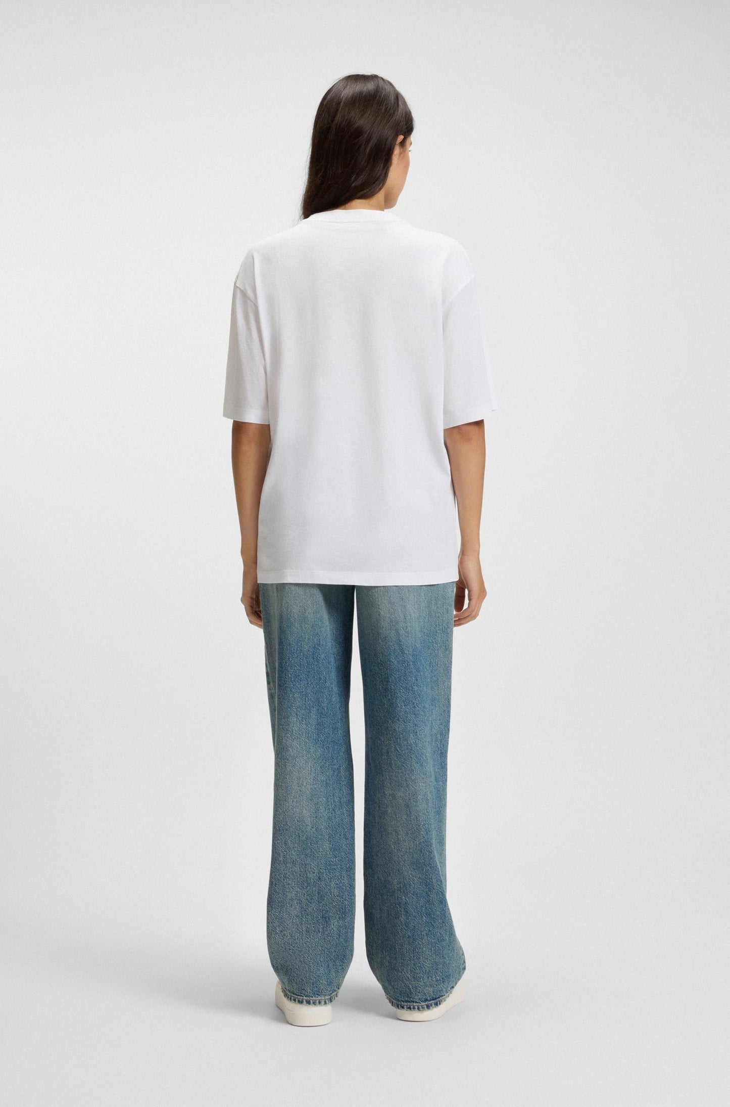 Franela cuello redondo con logo de central de carita