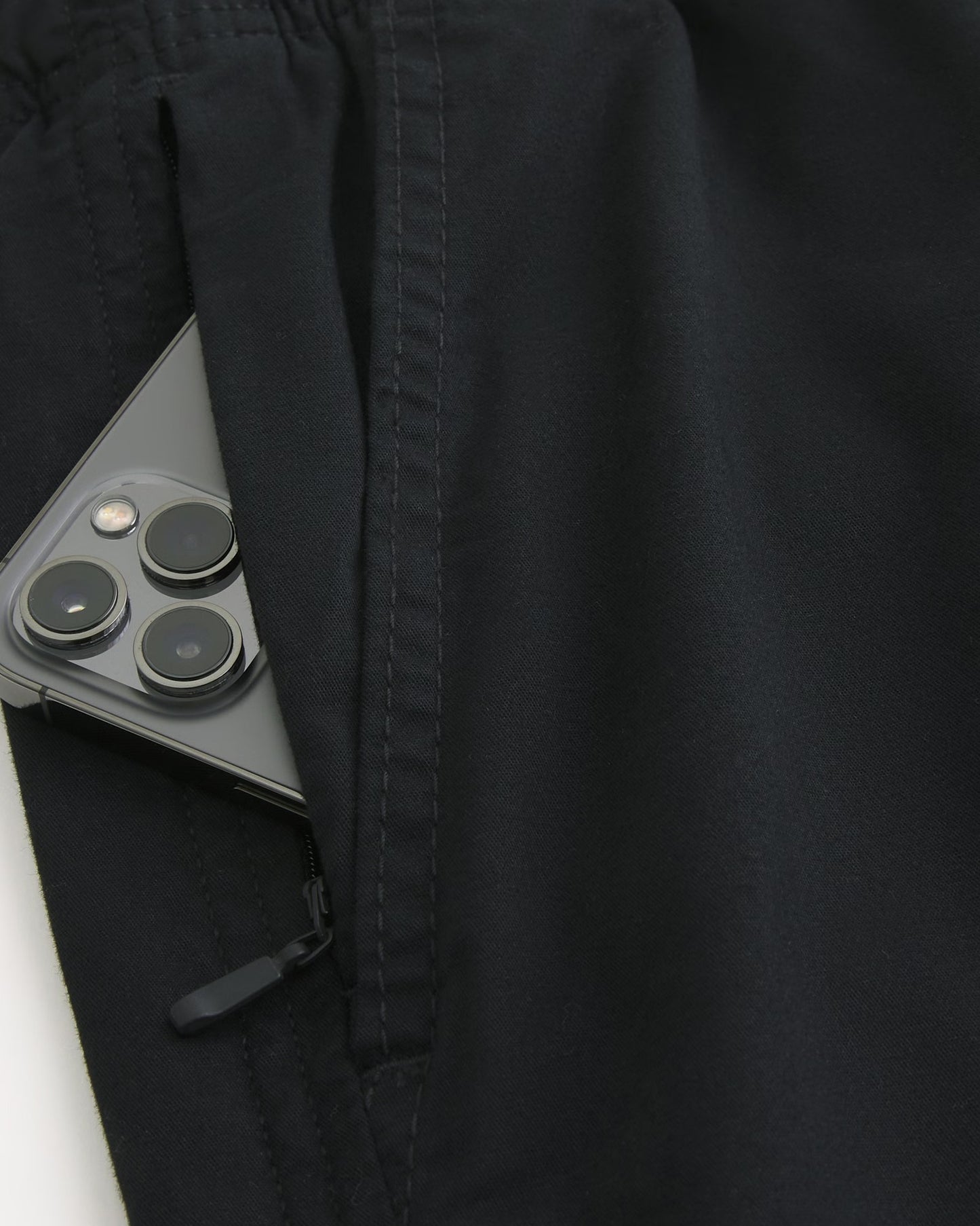 Shorts de sarga a medio muslo unicolor