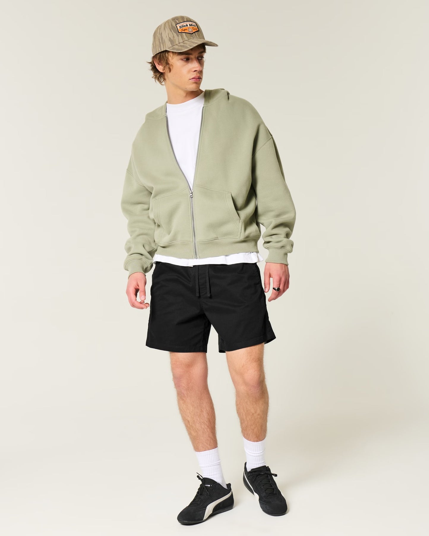 Shorts de sarga a medio muslo unicolor