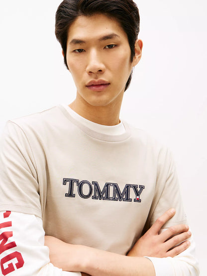 Franela cuello redondo con logo bordado central