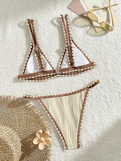 Bikini con textura y ribete de contraste